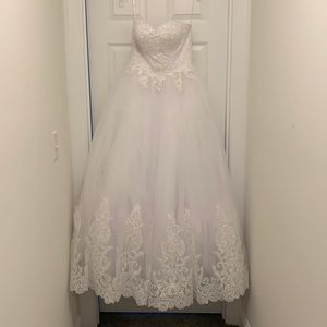 Corset bodice ball gown. (white)